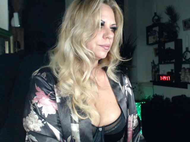 LadyVelvet webcam