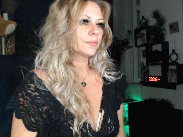 LadyVelvet webcam