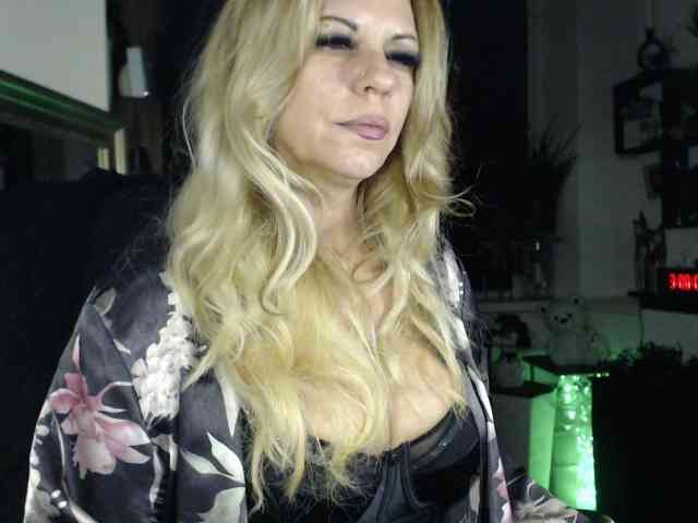 LadyVelvet webcam