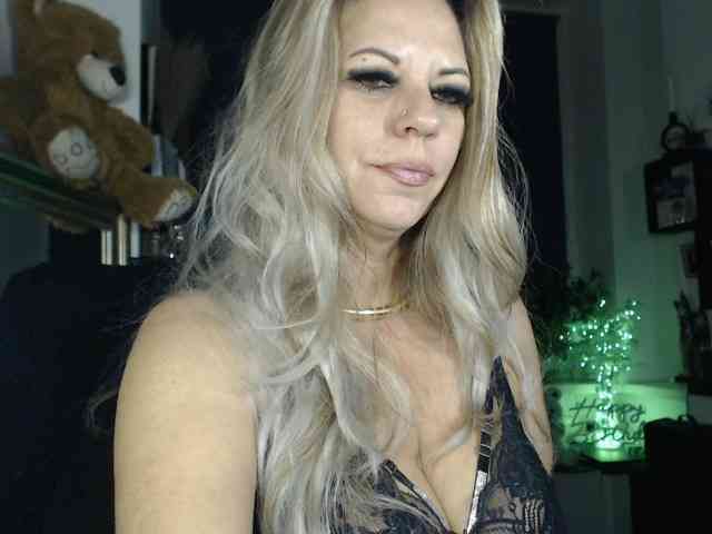 LadyVelvet webcam