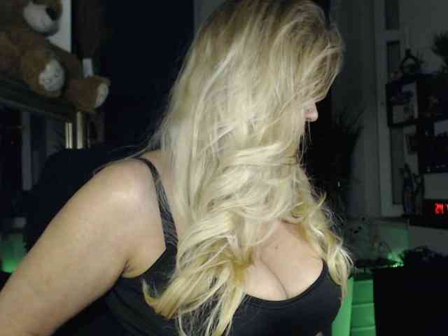 LadyVelvet webcam