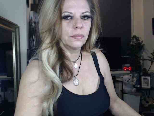 LadyVelvet webcam