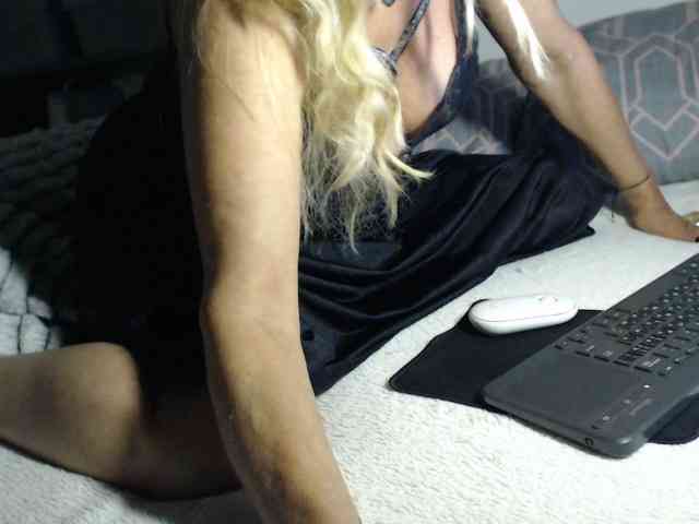 LadyVelvet webcam