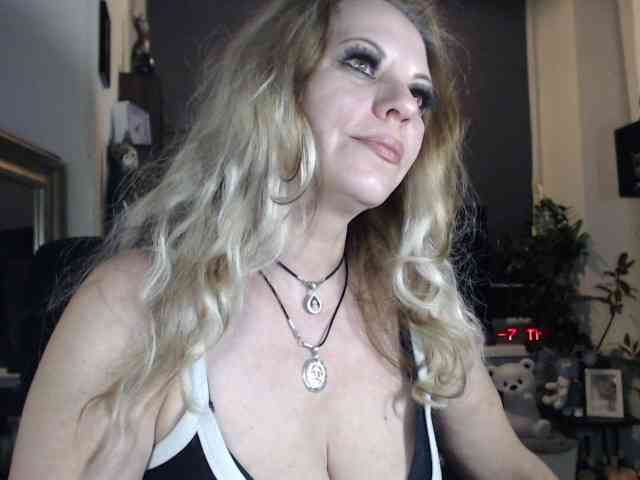 LadyVelvet webcam