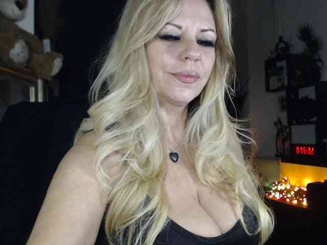 LadyVelvet webcam