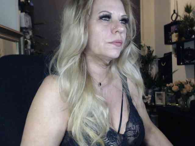 LadyVelvet webcam