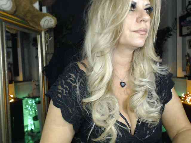 LadyVelvet webcam