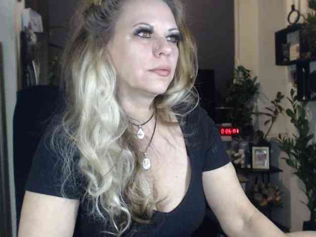 LadyVelvet webcam