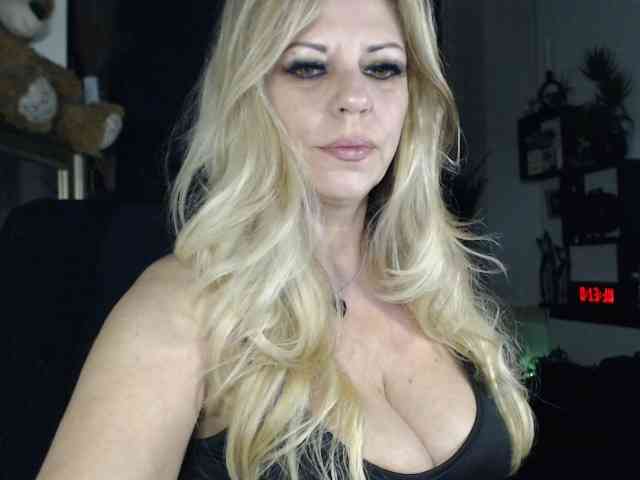 LadyVelvet webcam