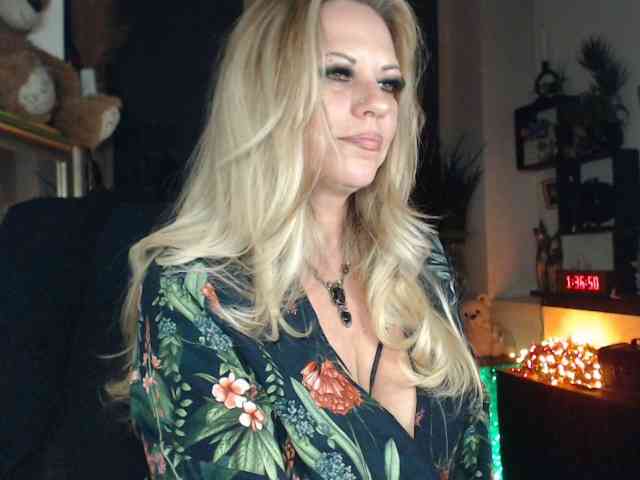 LadyVelvet webcam
