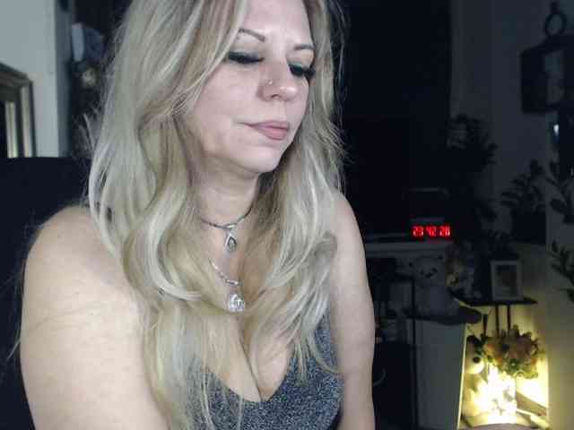 LadyVelvet webcam