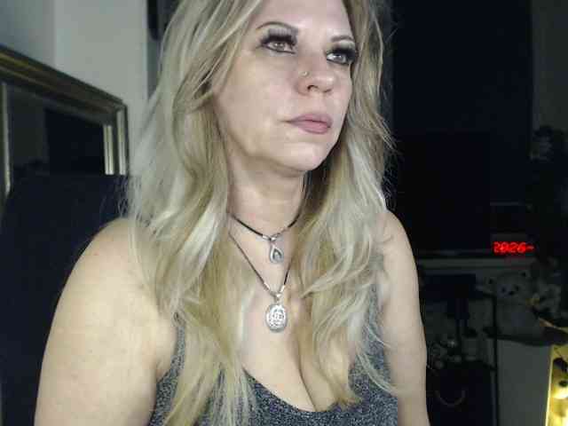 LadyVelvet webcam