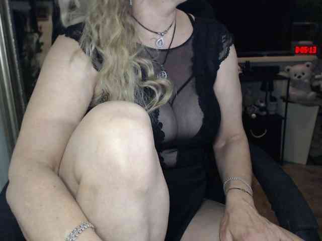 LadyVelvet webcam