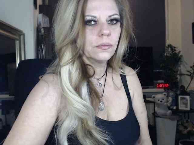 LadyVelvet webcam