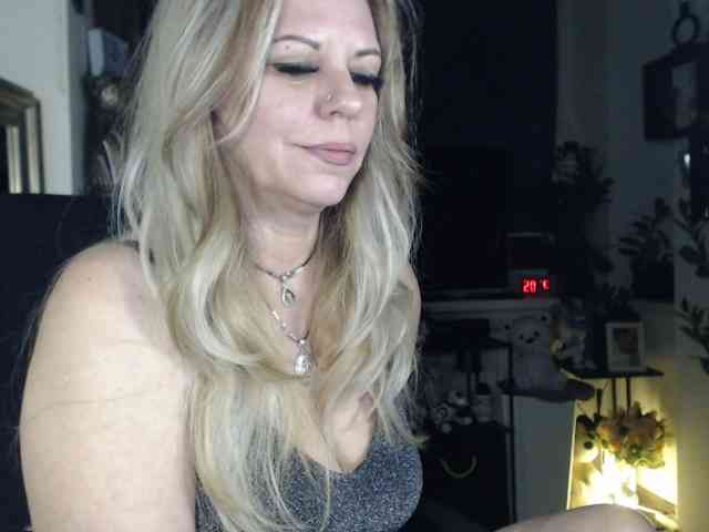 LadyVelvet webcam