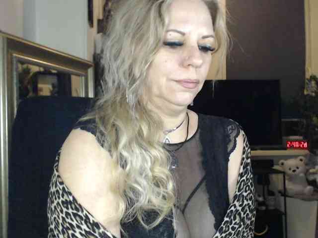 LadyVelvet webcam