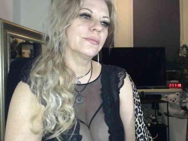 LadyVelvet webcam
