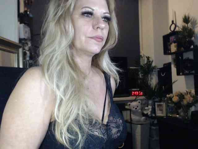 LadyVelvet webcam
