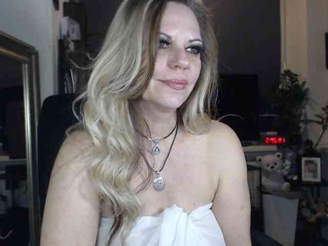 LadyVelvet webcam