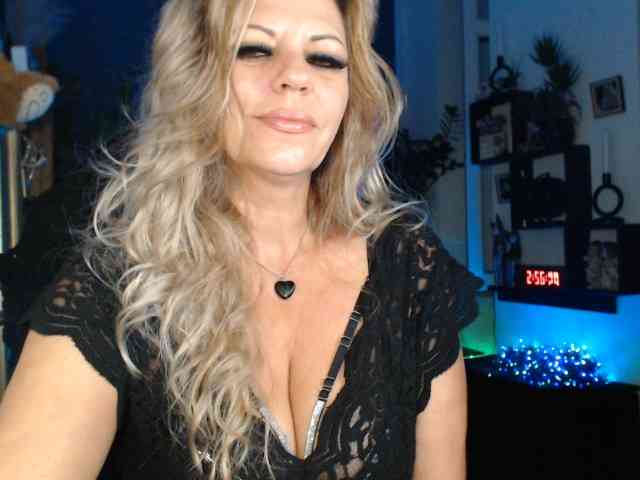 LadyVelvet webcam