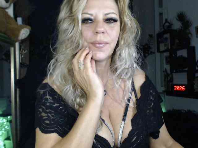 LadyVelvet webcam