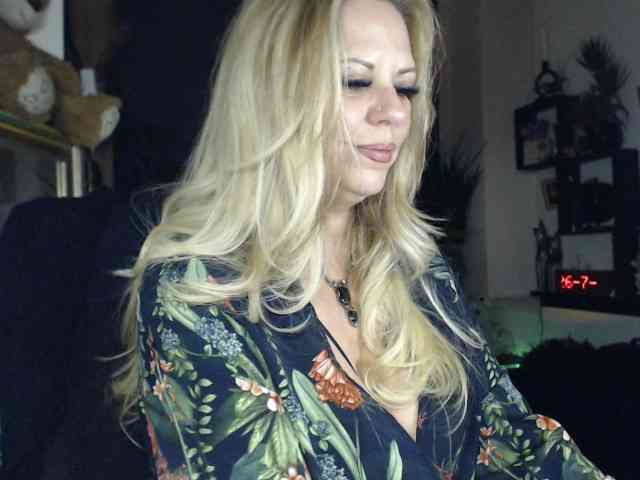 LadyVelvet webcam