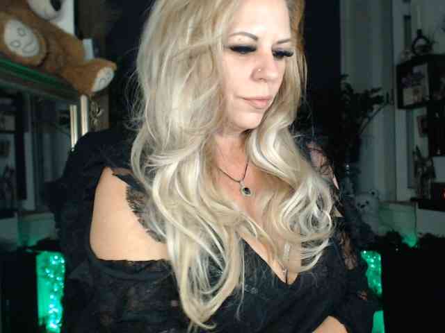 LadyVelvet webcam