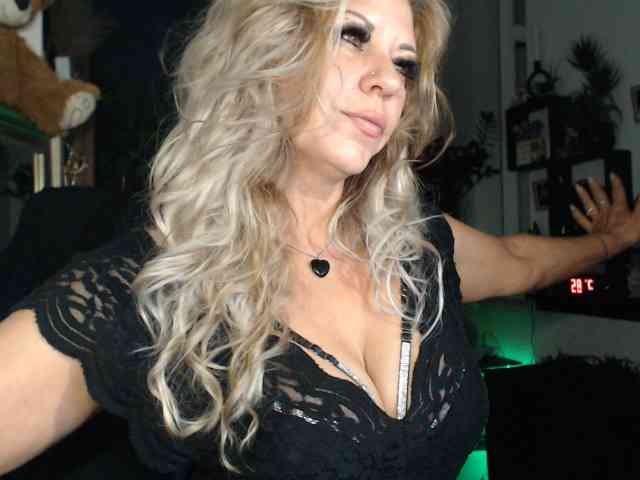 LadyVelvet webcam