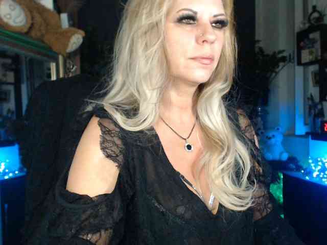 LadyVelvet webcam