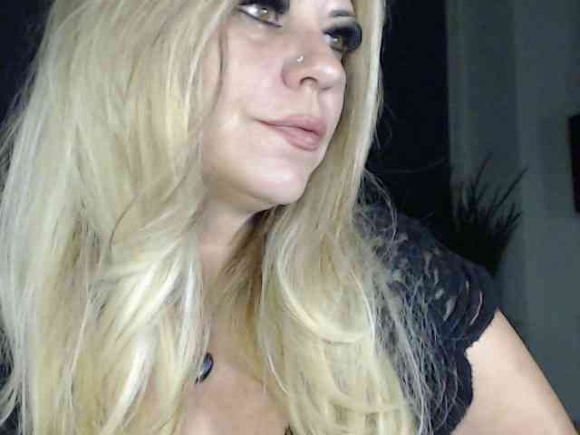 LadyVelvet webcam