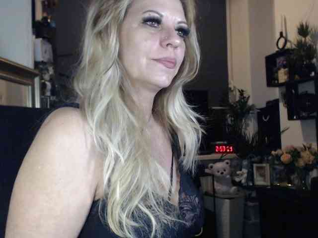 LadyVelvet webcam