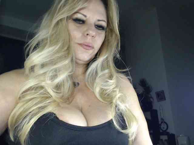 LadyVelvet webcam