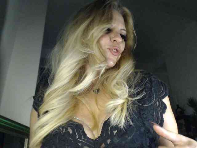LadyVelvet webcam