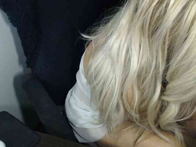 LadyVelvet webcam