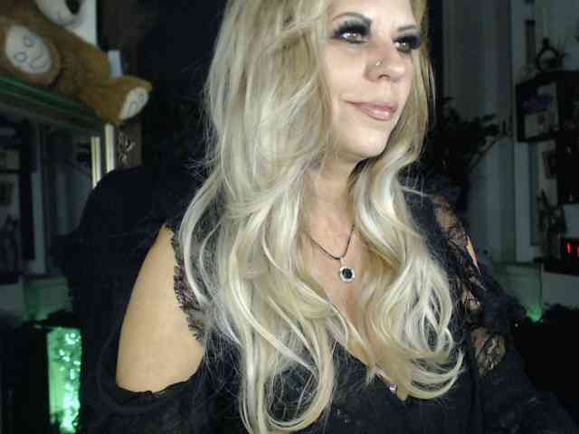 LadyVelvet webcam