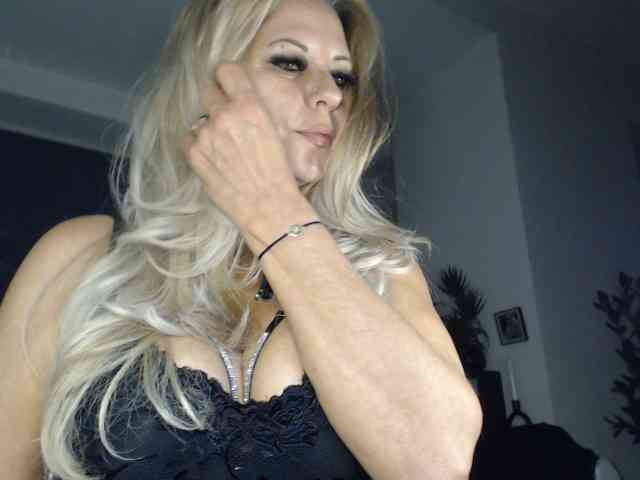 LadyVelvet webcam
