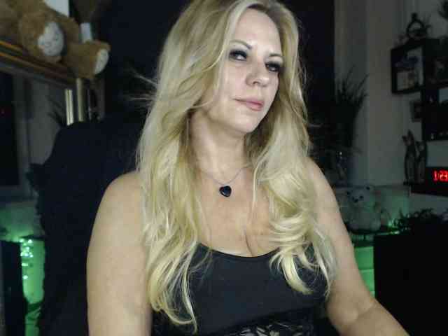 LadyVelvet webcam