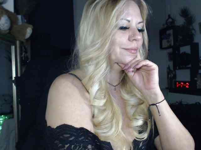 LadyVelvet webcam