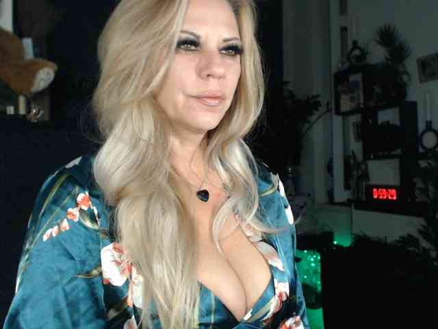 LadyVelvet webcam