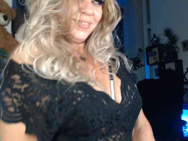 LadyVelvet webcam