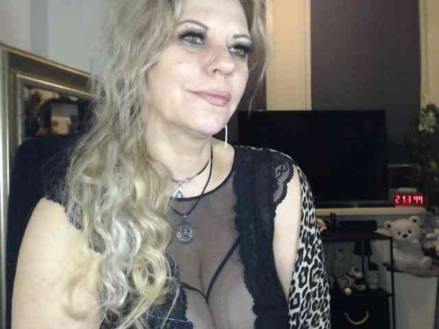 LadyVelvet webcam