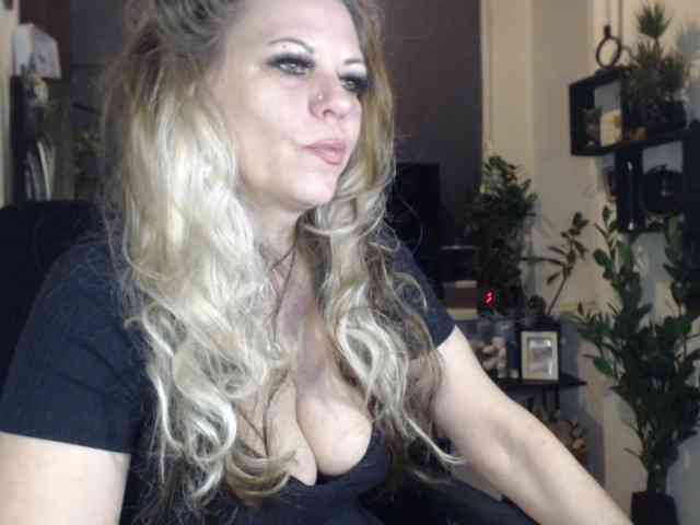 LadyVelvet webcam