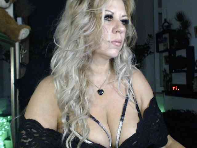 LadyVelvet webcam