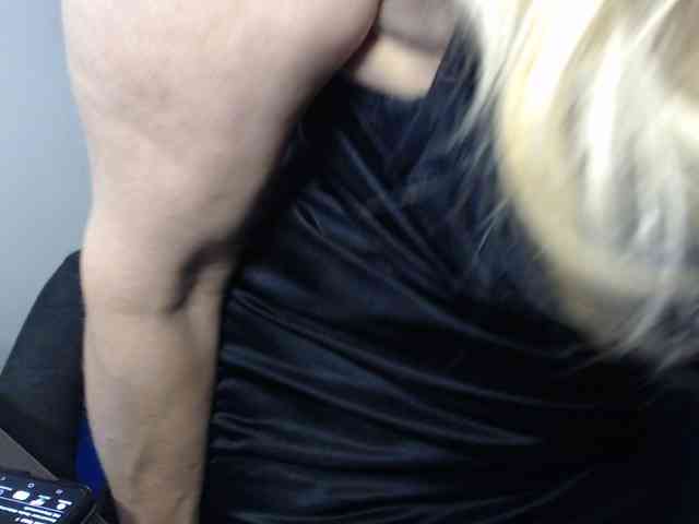 LadyVelvet webcam