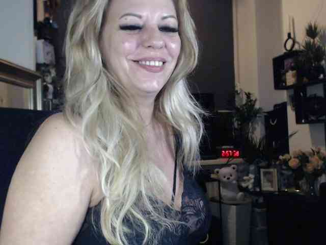 LadyVelvet webcam