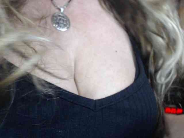 LadyVelvet webcam