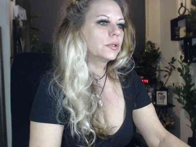 LadyVelvet webcam