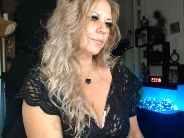 LadyVelvet webcam