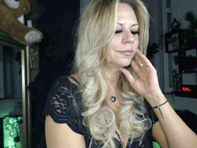 LadyVelvet webcam