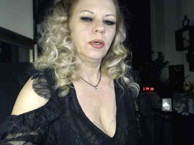 LadyVelvet webcam